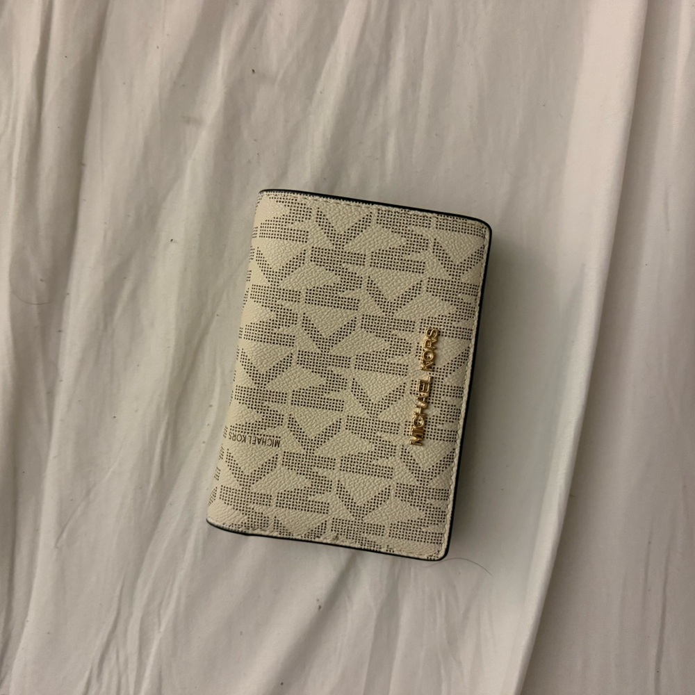 Michael Kors Cream and Gold Card Holder